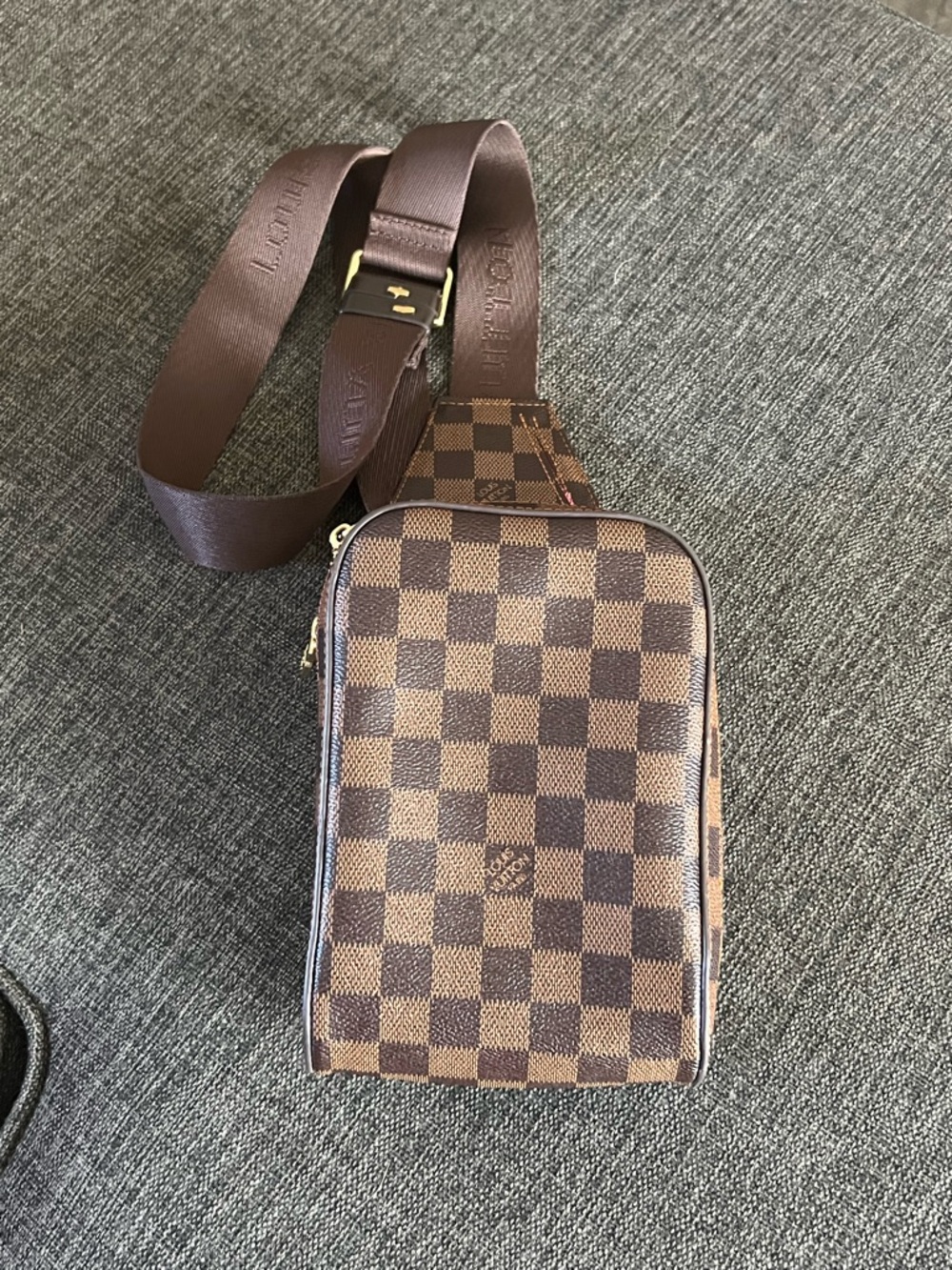 UNISEX Sling Crossbody Bag - Picture 2 of 15